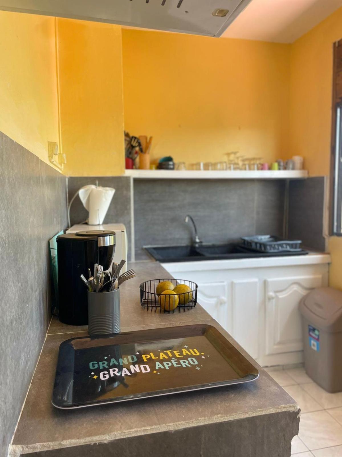 Appartement Tout Confort Sainte-Anne  Ngoại thất bức ảnh