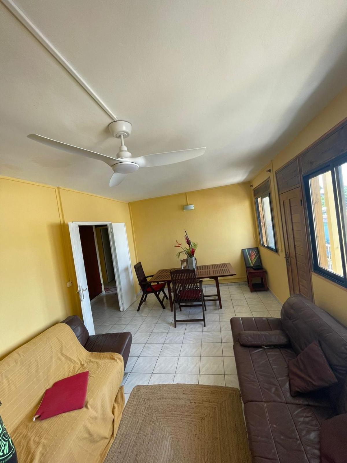 Appartement Tout Confort Sainte-Anne  Ngoại thất bức ảnh
